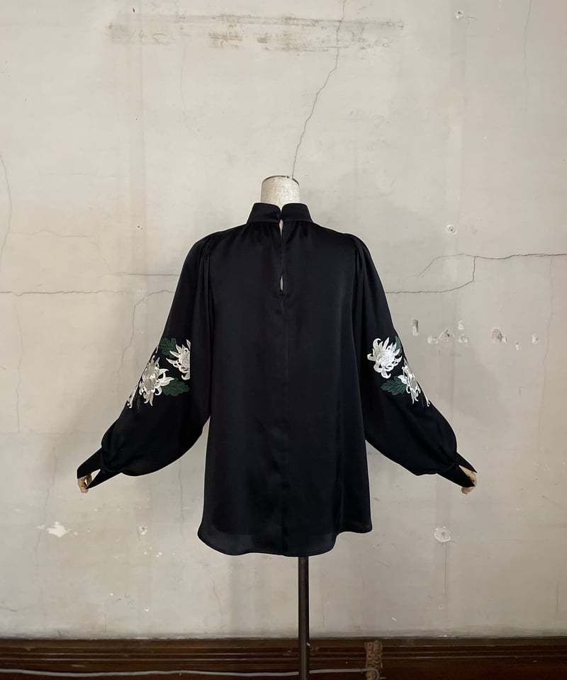花を着るブラウス#05【菊】-black- | iCONOLOGY 花を着るブラウス#05【菊】-black- | iCONOLOGY