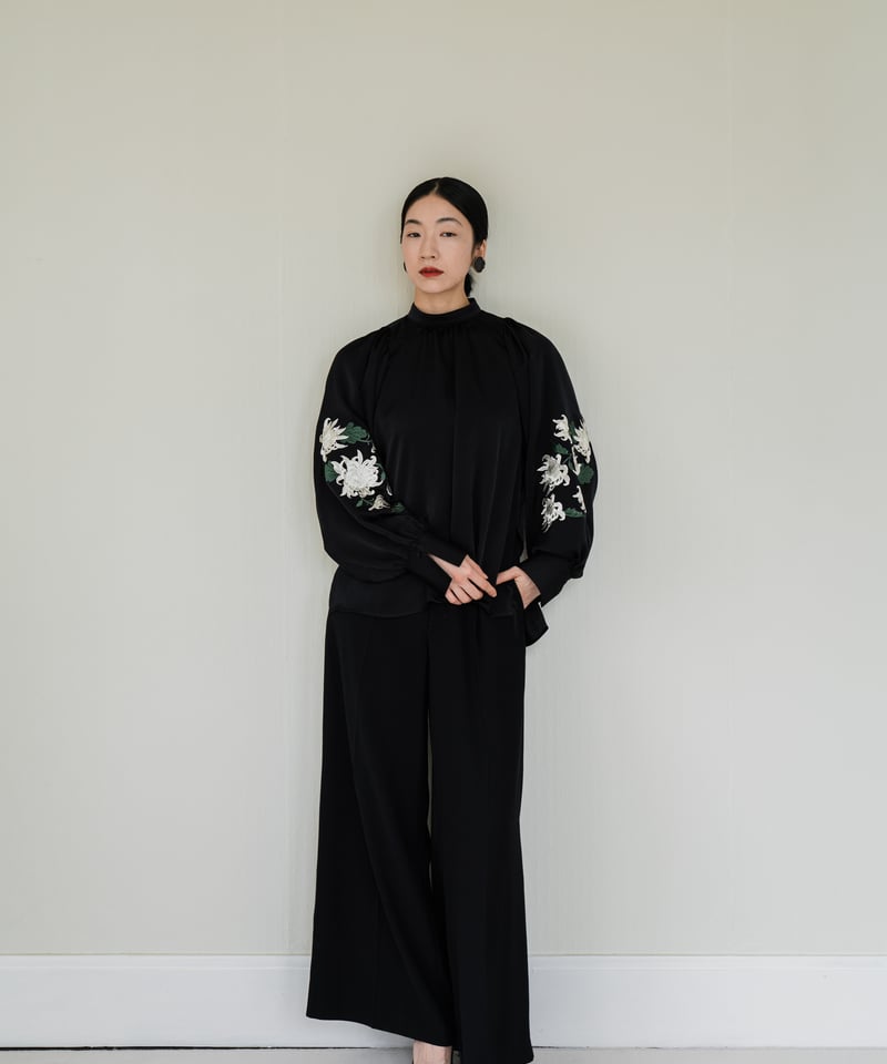 iCONOLOGY 花を着るブラウス　菊 花を着るブラウス#05【菊】 -black- | iCONOLOGY