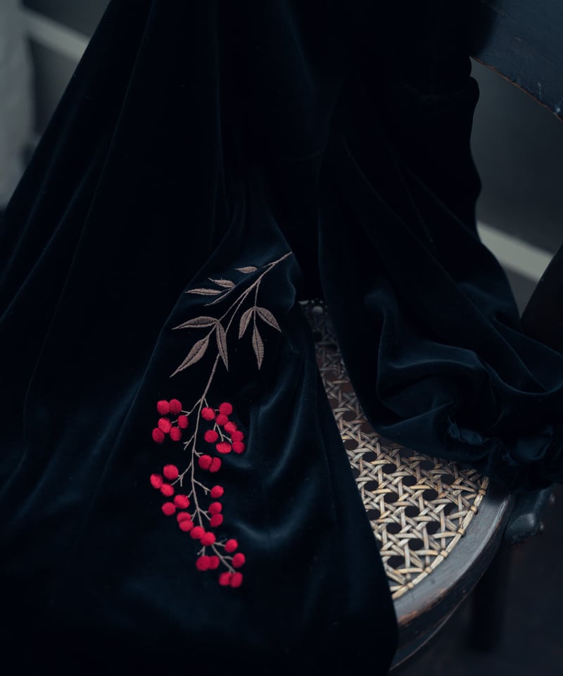 【美品】Iconology 花を着るワンピース 南天 花柄 長袖 ロング 美品】Iconology 花を着るワンピース 南天 花柄 長袖 ロング
