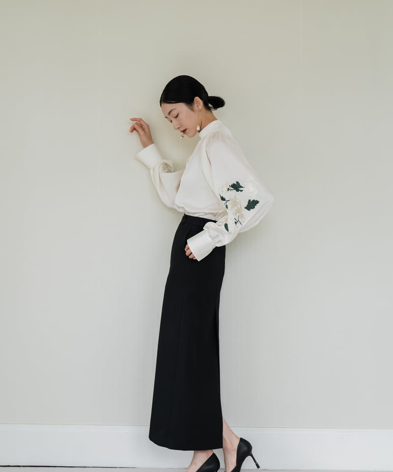 iCONOLOGY 花を着るブラウス　菊 花を着るブラウス#05【菊】 -black- | iCONOLOGY