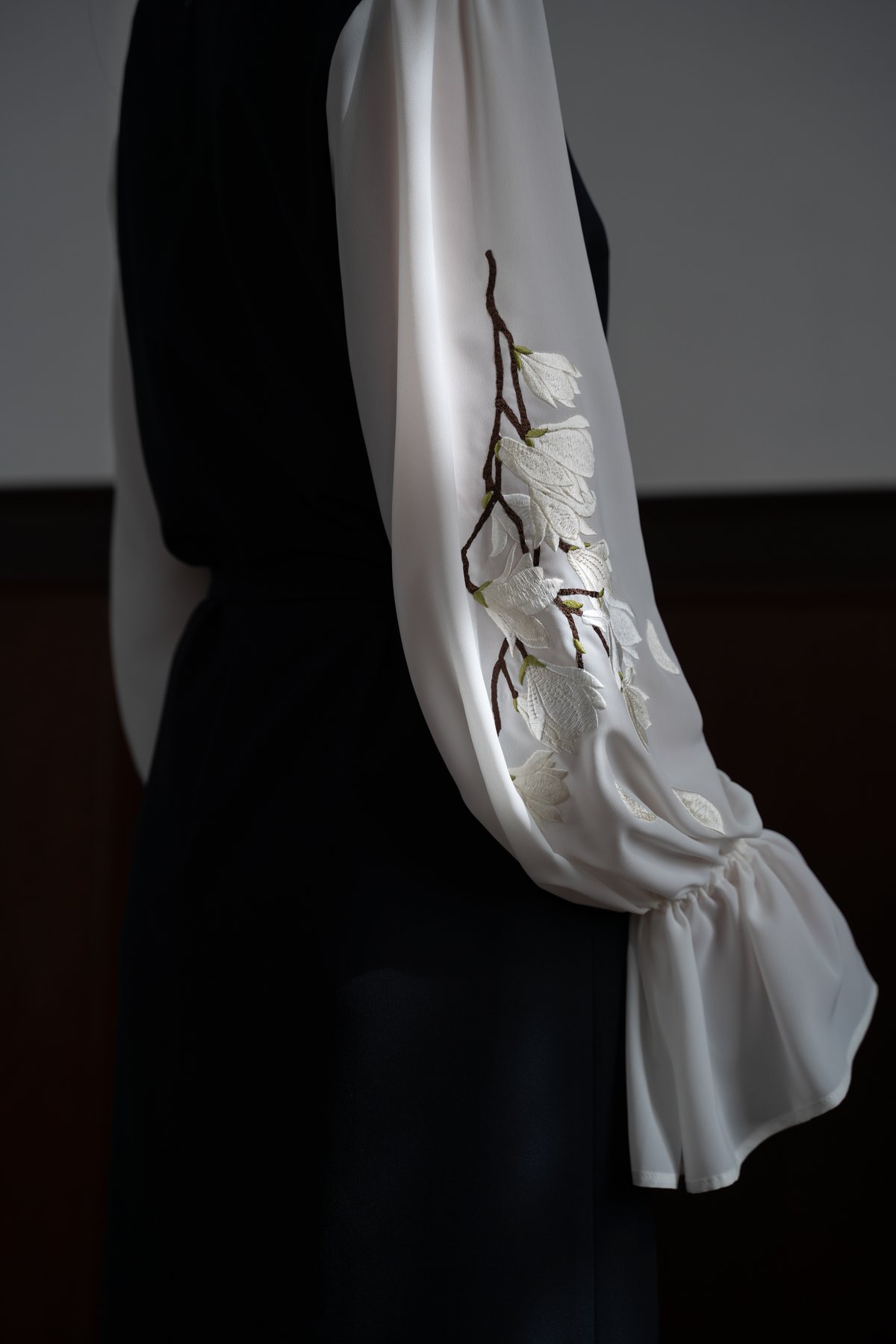 花を着るワンピース#02【白木蓮】-navy- | iCONOLOGY