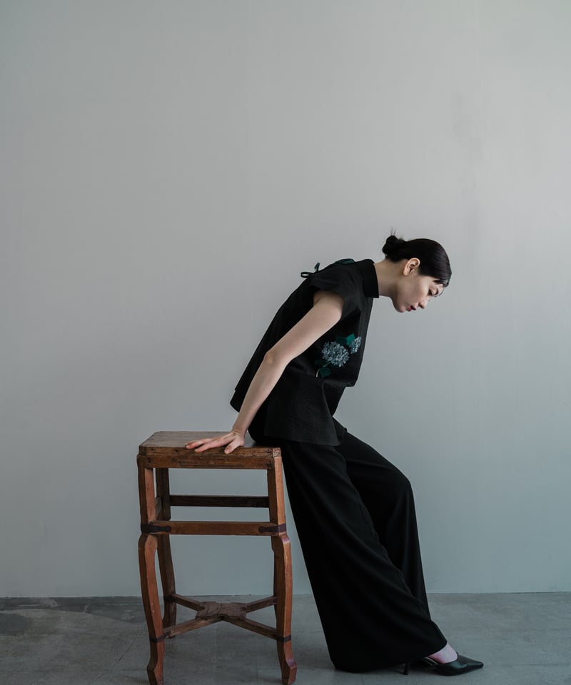 花を着るブラウス#01【紫陽花】-black- | iCONOLOGY 花を着るブラウス#01【紫陽花】-black- | iCONOLOGY