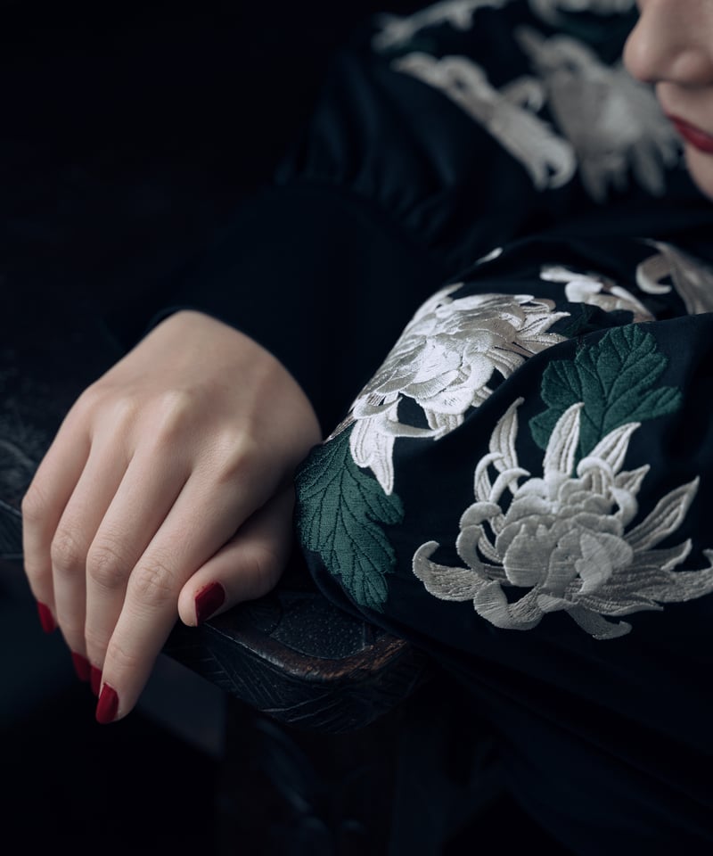 花を着るブラウス#05【菊】-black- | iCONOLOGY 花を着るブラウス#05【菊】-black- | iCONOLOGY