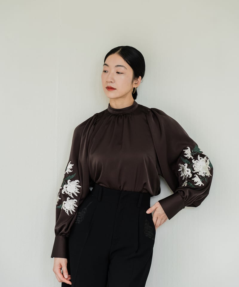 iCONOLOGY 花を着るブラウス　菊 花を着るブラウス#05【菊】 -black- | iCONOLOGY