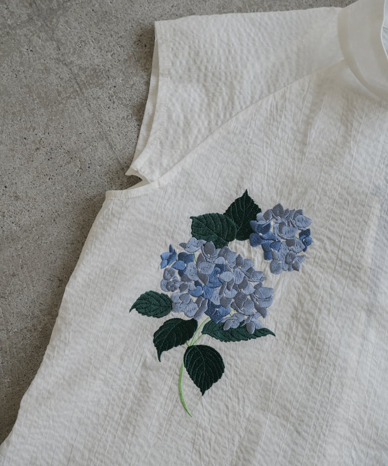 花を着るブラウス#01【紫陽花】-white- | iCONOLOGY 花を着るブラウス#01【紫陽花】-white- | iCONOLOGY