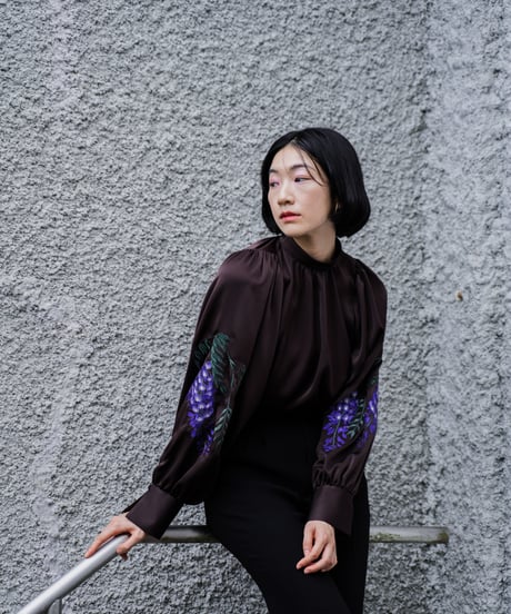 iCONOLOGY イコノロジー アイリス 刺繍 ブラウス iconology イコノロジーアイリス刺繍花を着るブラウス