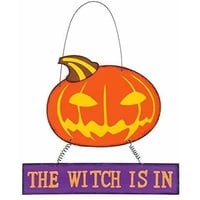 ハロウィンハンガー「THE WITCH IS IN」27×30cm木製