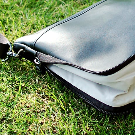 【OUTLET】SA-CHE 広がるサコッシュ 防水レザー  ブラック