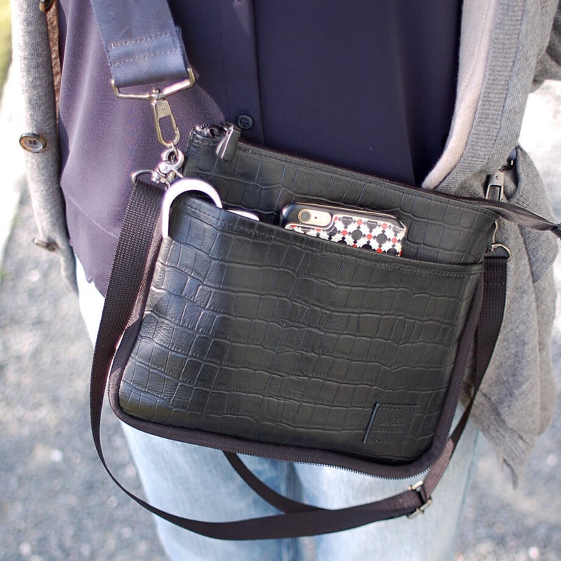 OUTLET】 SA-CHE 広がるサコッシュ クロコ型押しレザー B5471