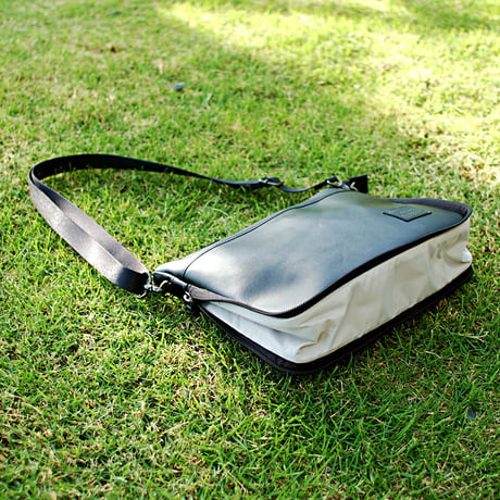 【OUTLET】SA-CHE 広がるサコッシュ 防水レザー  ブラック