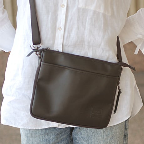 【OUTLET】SA-CHE 広がるサコッシュ 防水レザー  ブラック