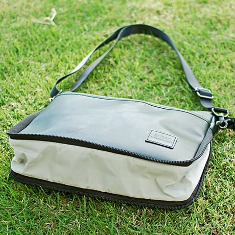 【OUTLET】SA-CHE 広がるサコッシュ 防水レザー  ブラック
