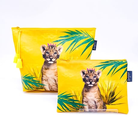 SafariポーチDuo：Curious Simba　キュリアス シンバ（タッセルの色は変わる場合があります）