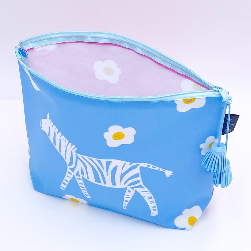 サファリポーチ(L)マチ付き Floral Zebra（タッセルの色は変わる場合が