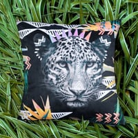 エクスプローラークッションカバー　Fierce Leopard