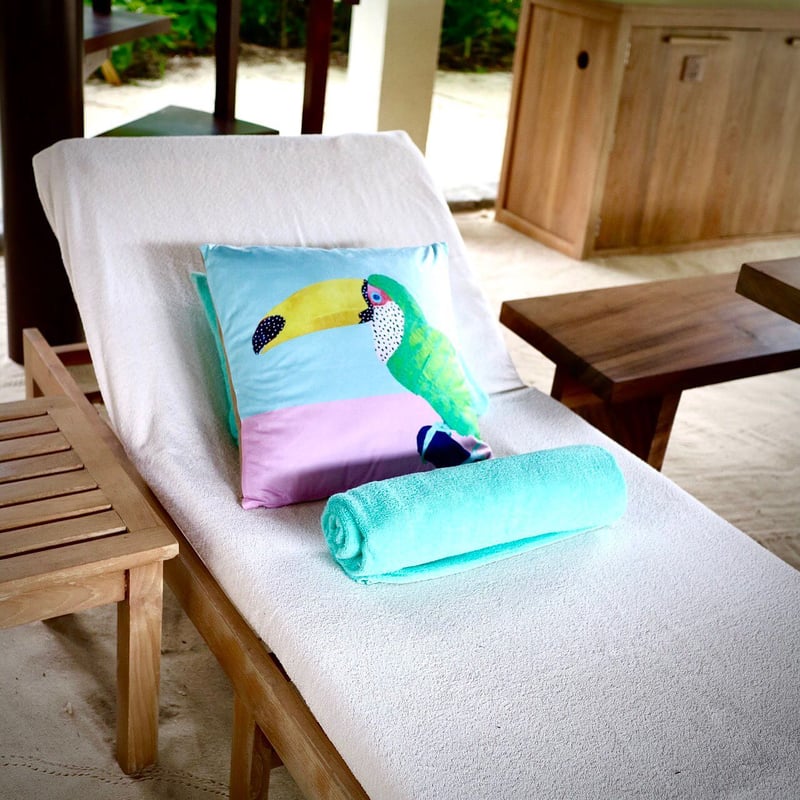 エクスプローラークッションカバー Chilling Toucan | Kangarui