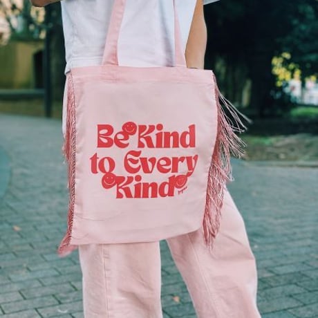 エブリデイ フリンジ付きトート ( Be Kind to Every Kind/フリンジ・文字ピンク)