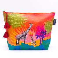 サファリポーチ(L)マチ付き Rainbow Giraffe（タッセルの色が変わることがあります）
