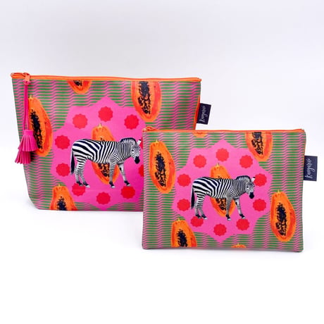 SafariポーチDuo：Papaya Zebra　パパイヤ ゼブラ（タッセルの色は変わる場合があります）