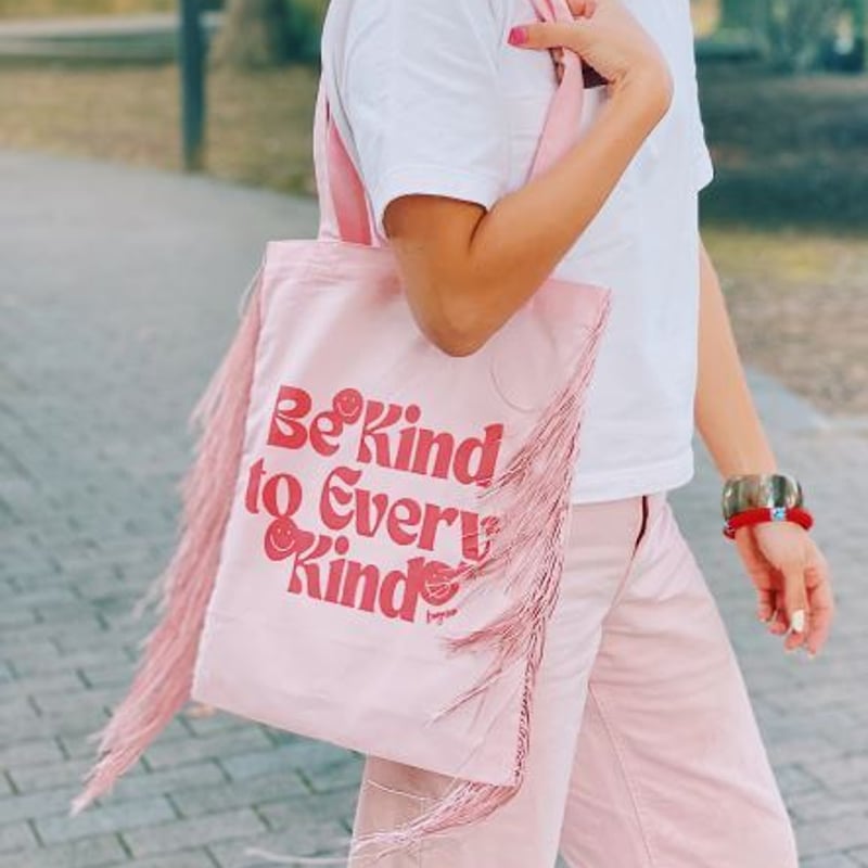 エブリデイ フリンジ付きトート ( Be Kind to Every Kind/フリンジ