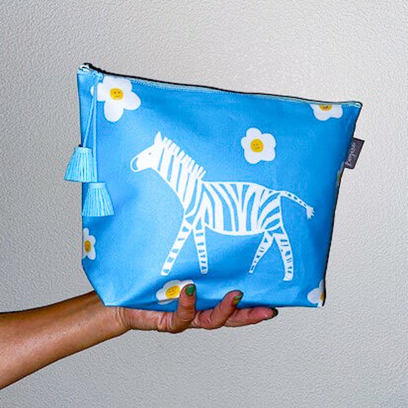 サファリポーチ(L)マチ付き Floral Zebra（タッセルの色は変わる場合が
