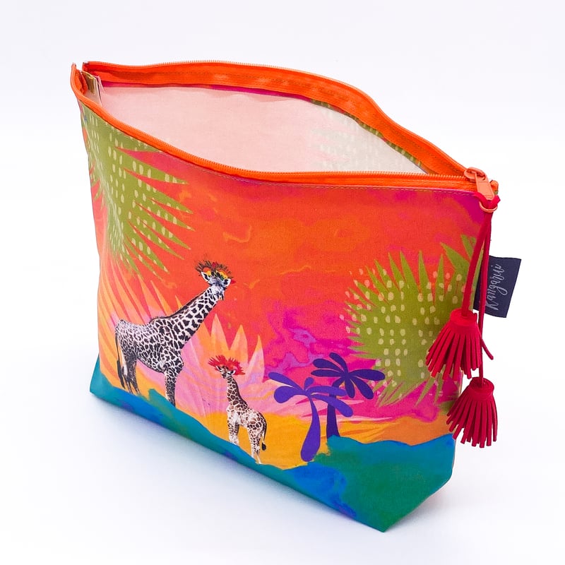 サファリポーチ(L)マチ付き Rainbow Giraffe（タッセルの色が変わる