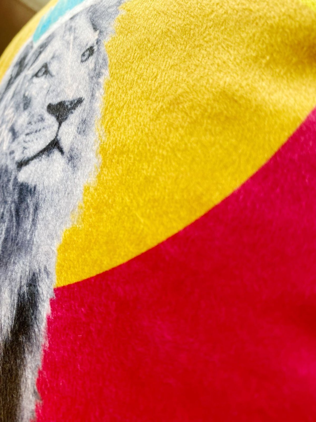 エクスプローラークッションカバー Stand Tall Simba Red | Kangarui エクスプローラークッションカバー Stand Tall Simba Red | Kangarui