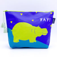 サファリポーチ(L)マチ付き Yay! Hippo（タッセルの色は変わる場合があります）