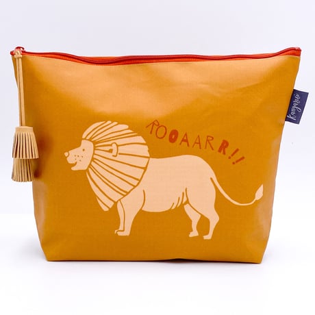 サファリポーチ(L)マチ付き Lion Roar（タッセルの色は変わる場合があります）