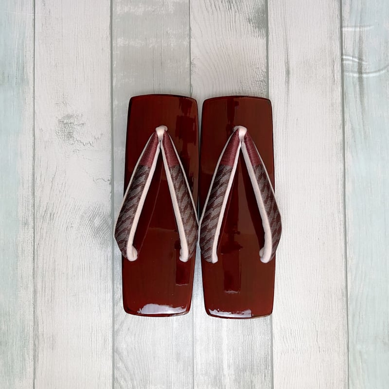 辻屋本店】Mサイズ・オシャレしたい日に履きたい赤い下駄