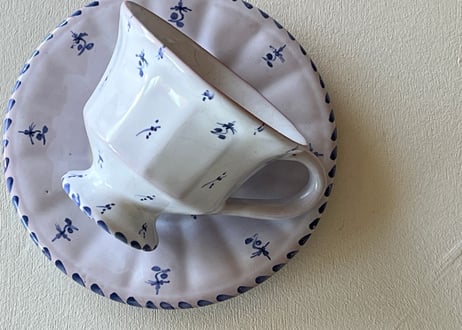 ムスティエ シモーヌファヴィエ 白釉に青い小花絵付け コーヒーカップ＆ソーサー ＃1〖202501−017〗s