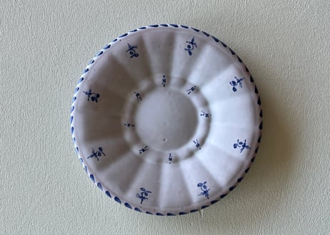 ムスティエ シモーヌファヴィエ 白釉に青い小花絵付け ソーサー2枚セット ＃2〖202501−019〗