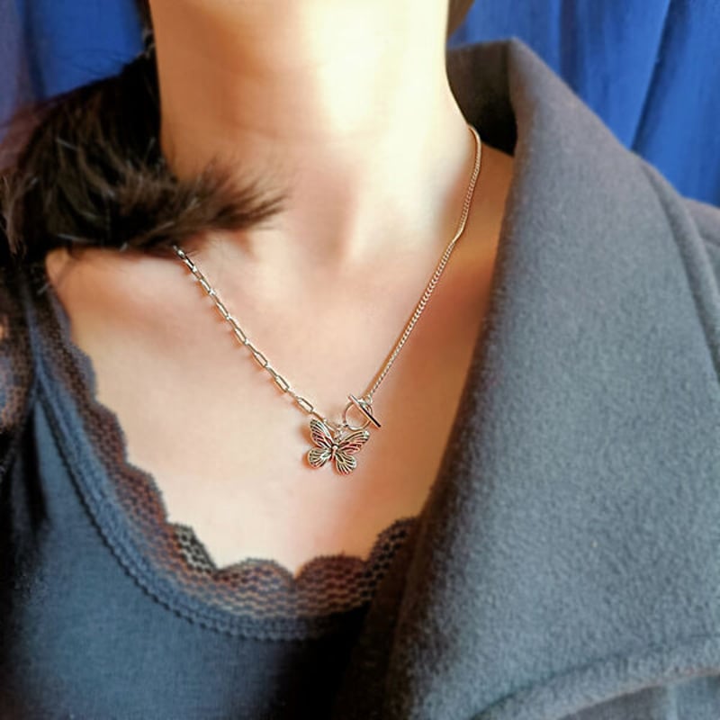 ミハエルネグリン　ヴィンテージ風 天使と蝶 ネックレス Michal Negrin ミハエルネグリン ネックレス グリーン