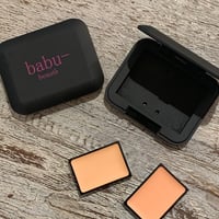 babu-beaute（バブーボーテ） エッセンスカバーコンシーラー リフィル　オレンジベージュ（画像右）