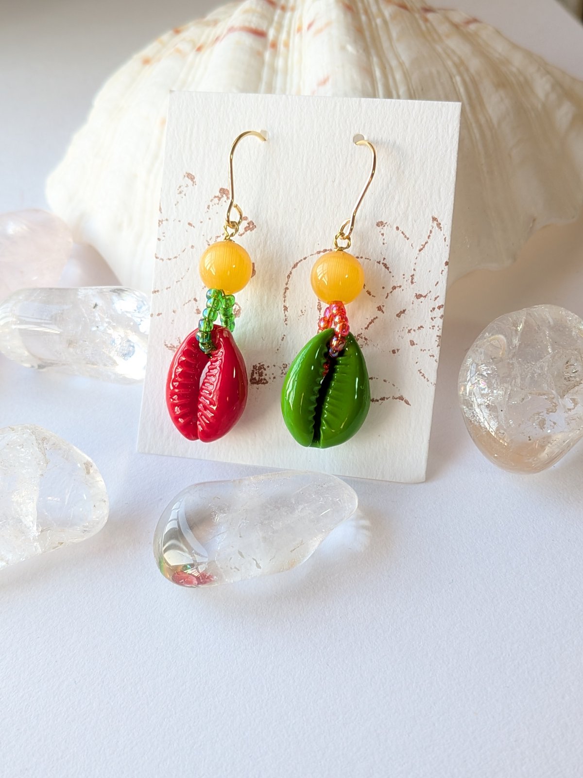 ガイアの娘さん専用リクエスト15点イヤリング タカラガイ❉イヤーアクセサリー ☆引き立てあうGR×RD ※交換可 | KAZARIYA