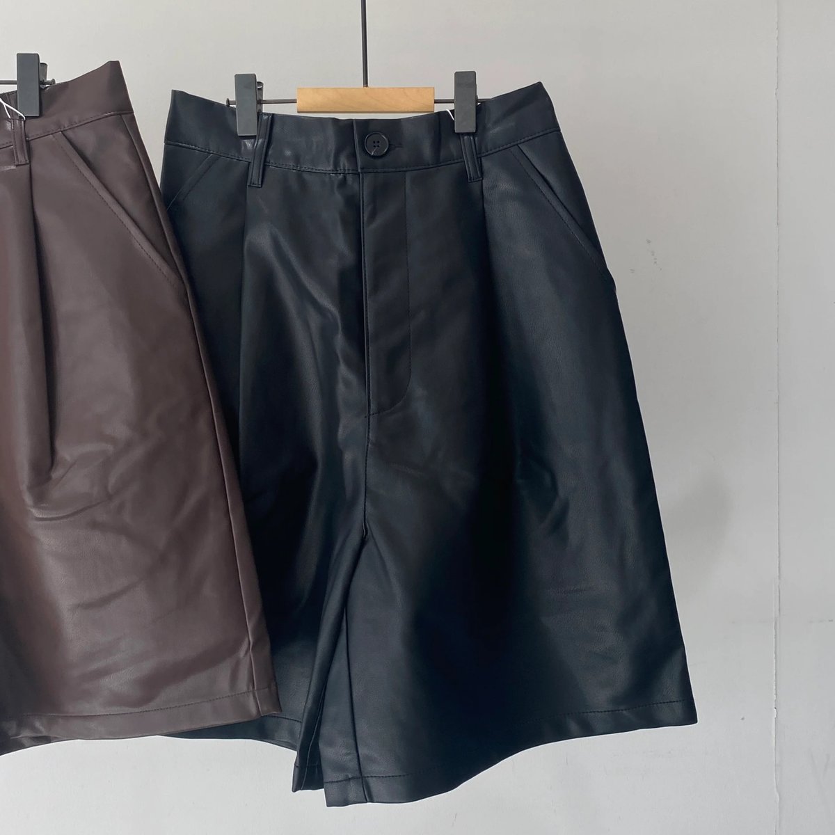 Synthetic leather half pants 【ハモミシノオトナフク】 | ha