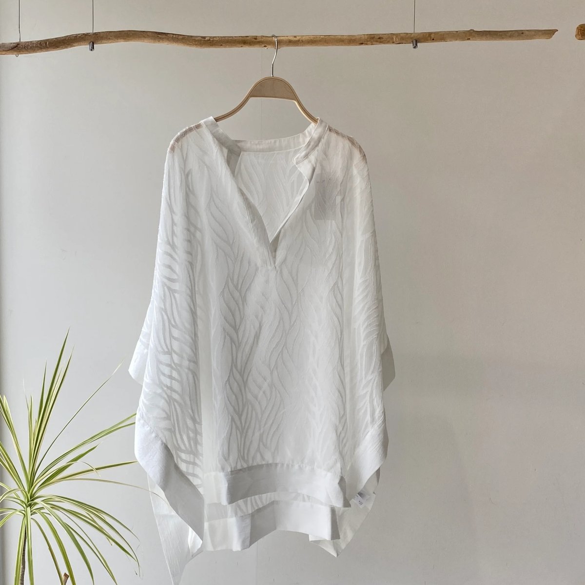 Sheer Jacquard Poncho 【ハモミシノオトナフク】 | hamomisi