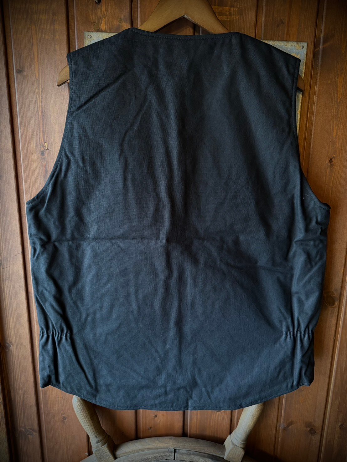 BLUCO V NECK DUCK VEST BLACK | STYLE FACTORY & CO.