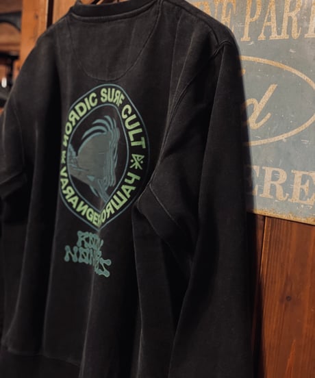 “SURF CULT” CREW SWEAT COLOR: BLACK