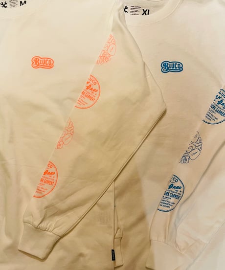 BLUCO PRINT L/S TEE -OLD LOGO- ホワイト／レッド