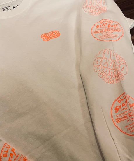 BLUCO PRINT L/S TEE -OLD LOGO- ホワイト／レッド