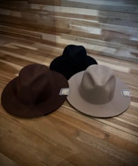 THE H.W. DOG & CO. TRAVELERS