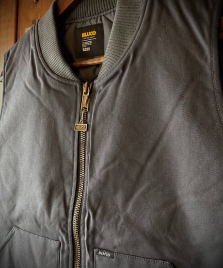 BLUCO RIB COLLAR DUCK VEST CHARCOAL
