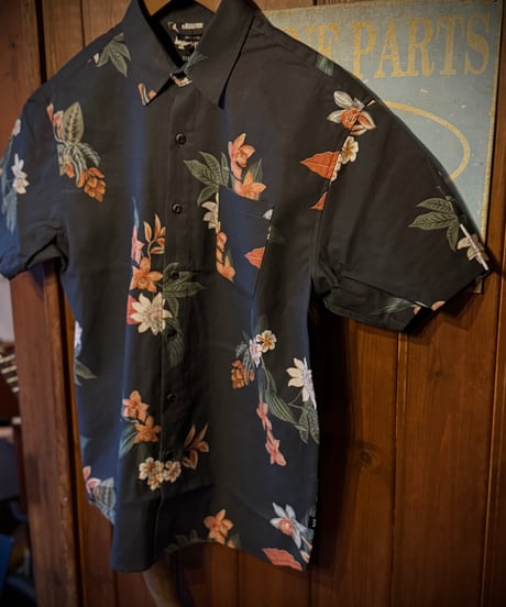 ROARK "PALAWAN FLORAL" JOURNEY S/S COLOR: BLACK