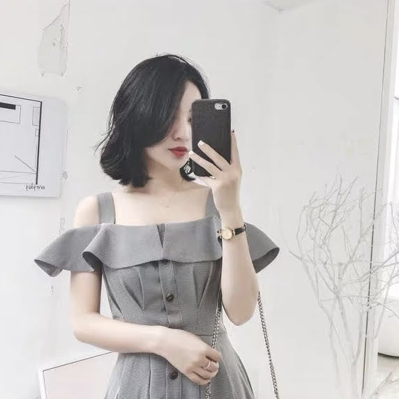 ⭐️8/25限定⭐️新品 ボーダーズアットバルコニー ラッフルショルダーワンピース白 ラッフルオフショルダー 肩出し千鳥柄ワンピース | LILIANA