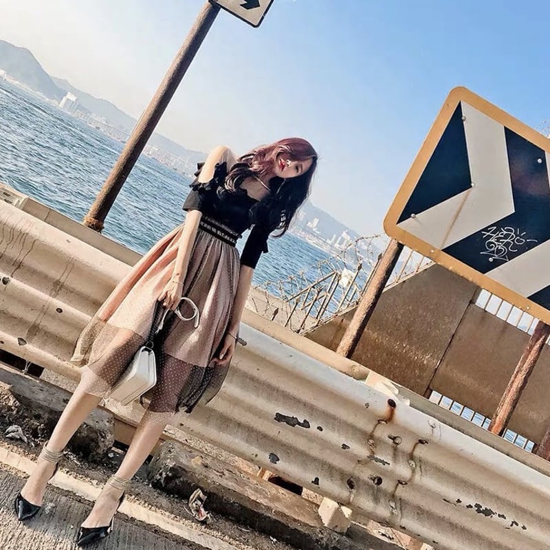 オフショルリブカット×プリーツチュールドッキングワンピース　ライトベージュ オフショルリブカット×プリーツチュールドッキングワンピース