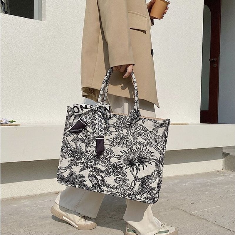 トワルドジュイ　バッグ ☆トワルドジュイ柄 A4横型トートバッグストラップ付 ネイビー