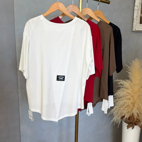 5/9 Instalive　バックスリット入り胸元ロゴTシャツ
