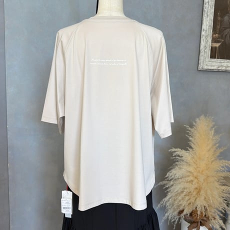 5/9 Instalive　ヴィンテージ柄ロゴTシャツ