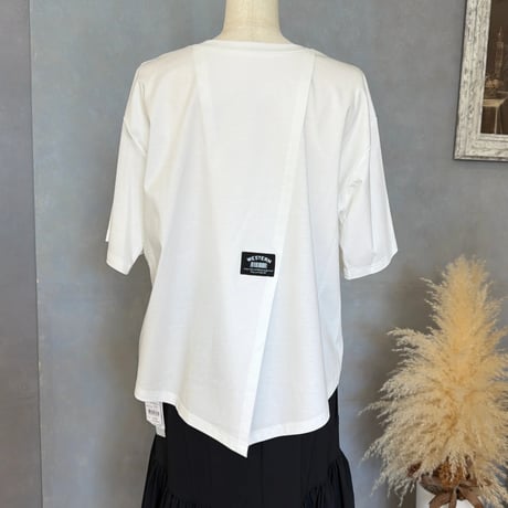 5/9 Instalive　バックスリット入り胸元ロゴTシャツ